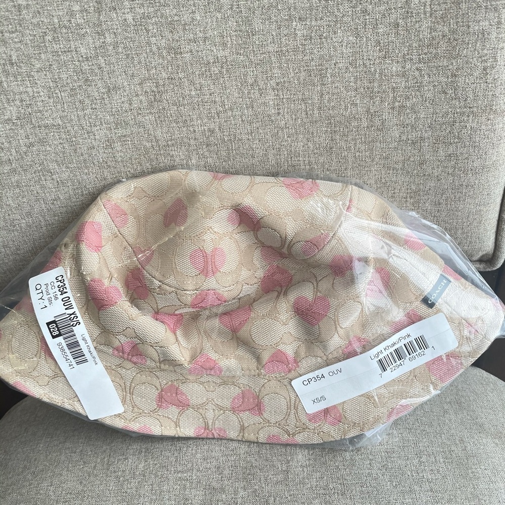 NWT！Coach women's Signature Heart Print Bucket Hat （COACH CP354）SIZE XS/S - Picture 6 of 7